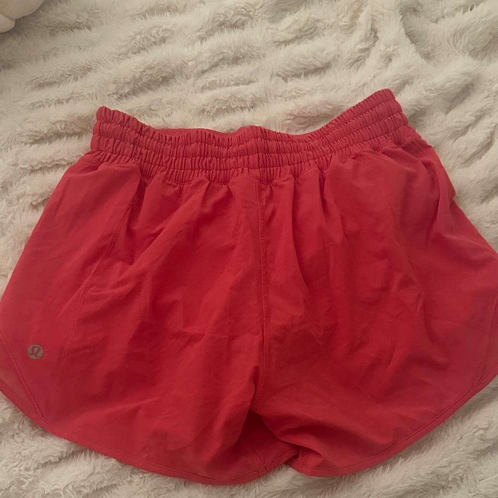 lululemon athletica Women's lipgloss hotty hot shorts